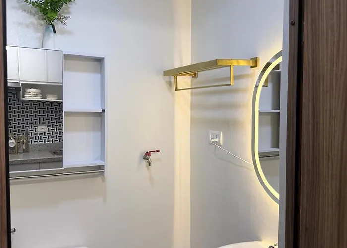 2 Bedroom Modern Near The Airport Apartamento *
